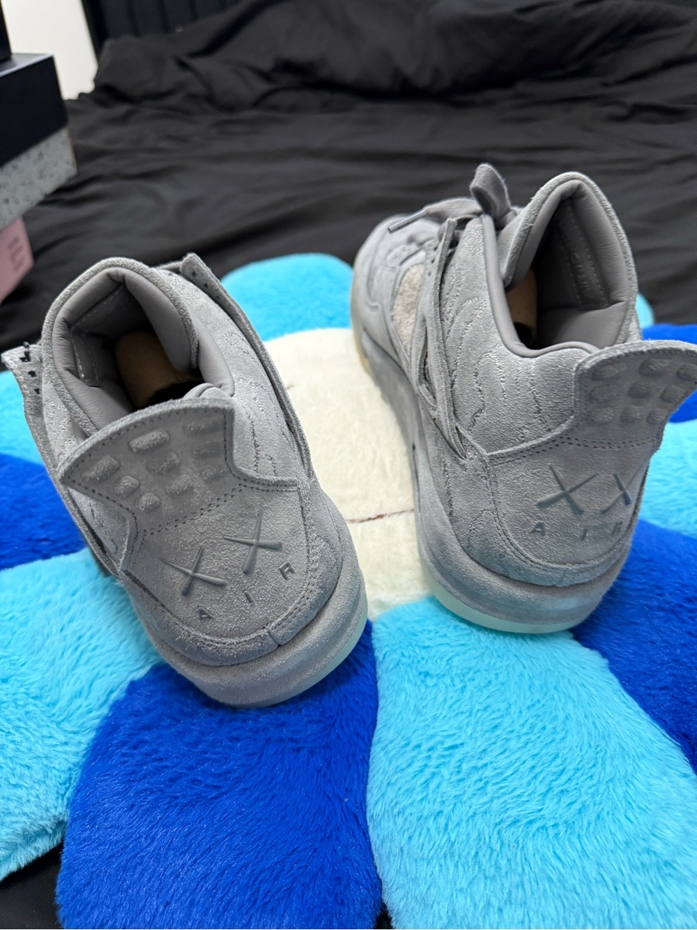 Jordan 4 KAWS size 13 men - Picture 3 of 4